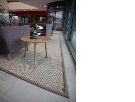 Afpasset sisal tæppe kvalitet Almadi i lounge