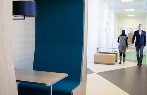 Filt på væggen i studieboks