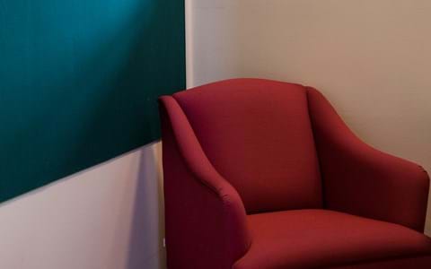 Filt på væggen i studieboks (3)