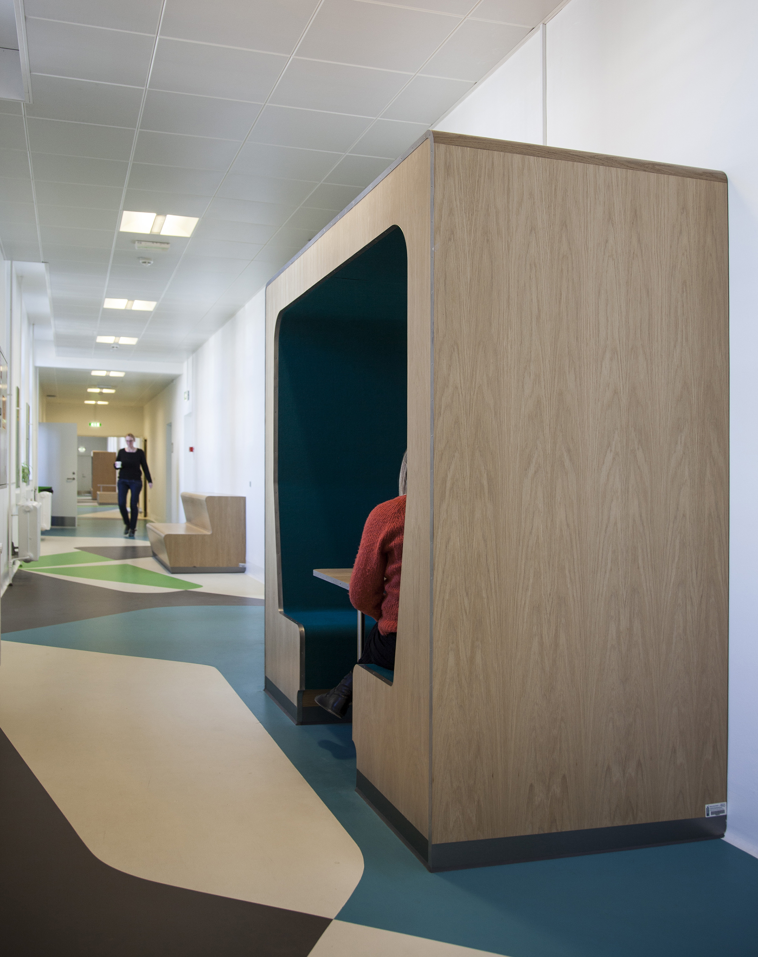 Filt på væggen i studieboks (2)