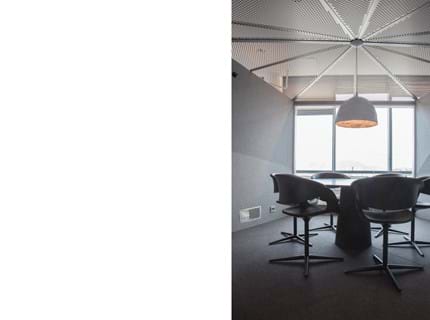 Power office_22-6, opklæbning af filt på væg