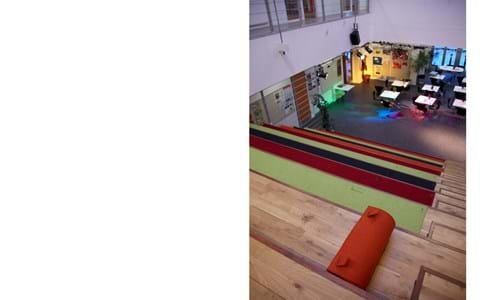 Filt sæde udrullet på trappe