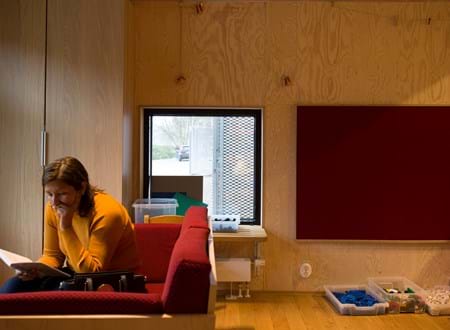 filt klæbet på væg