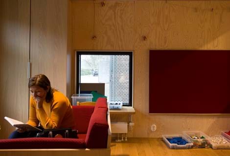 filt klæbet på væg