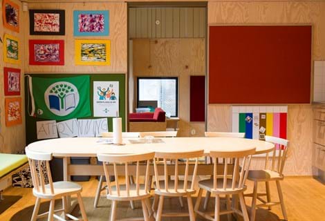 filt klæbet på væg