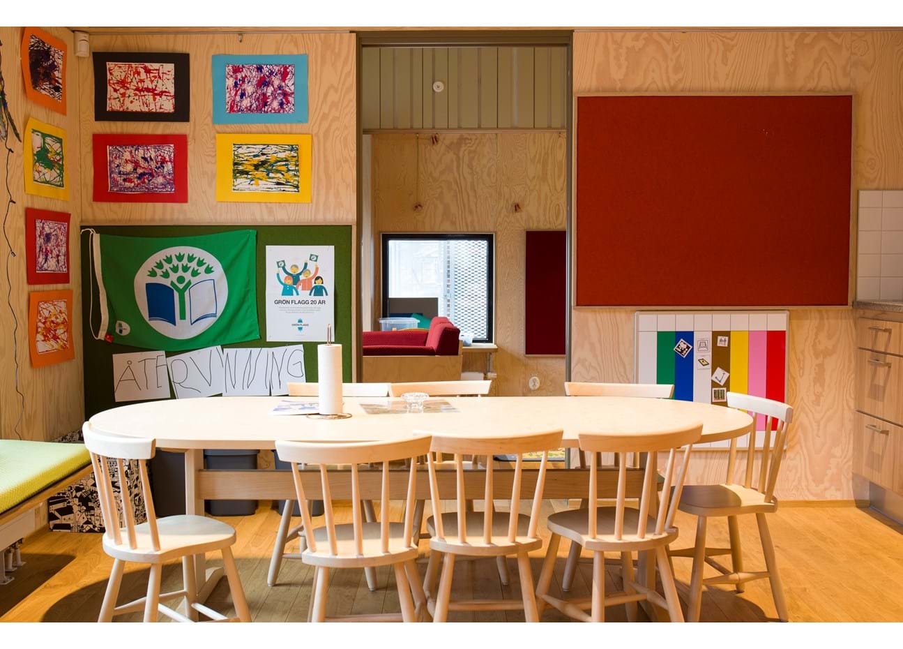 Fraster felt as bulletin and acoustical board in the kindergarten Haveindretning inspiration