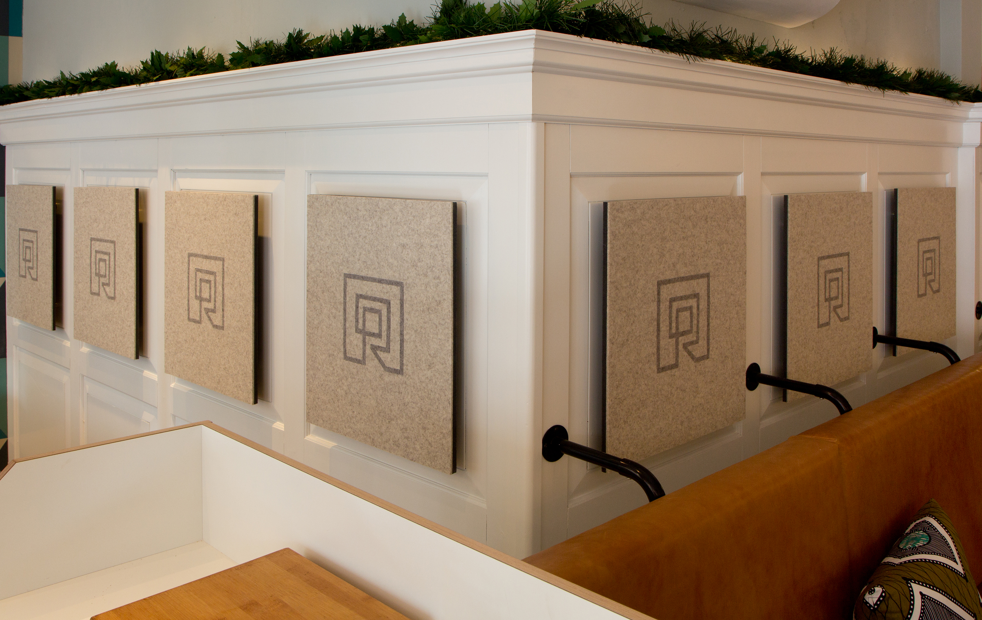 TwisterPlus akustikpanel med filt på Restaurant de Rozzario (2)