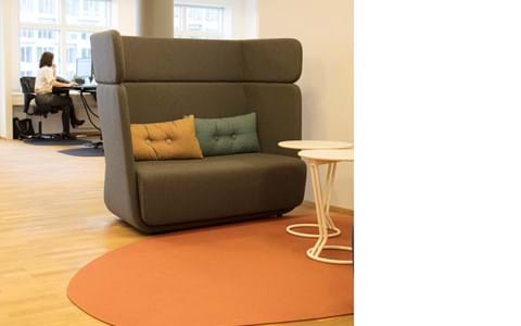 filt tæppe i lounge område