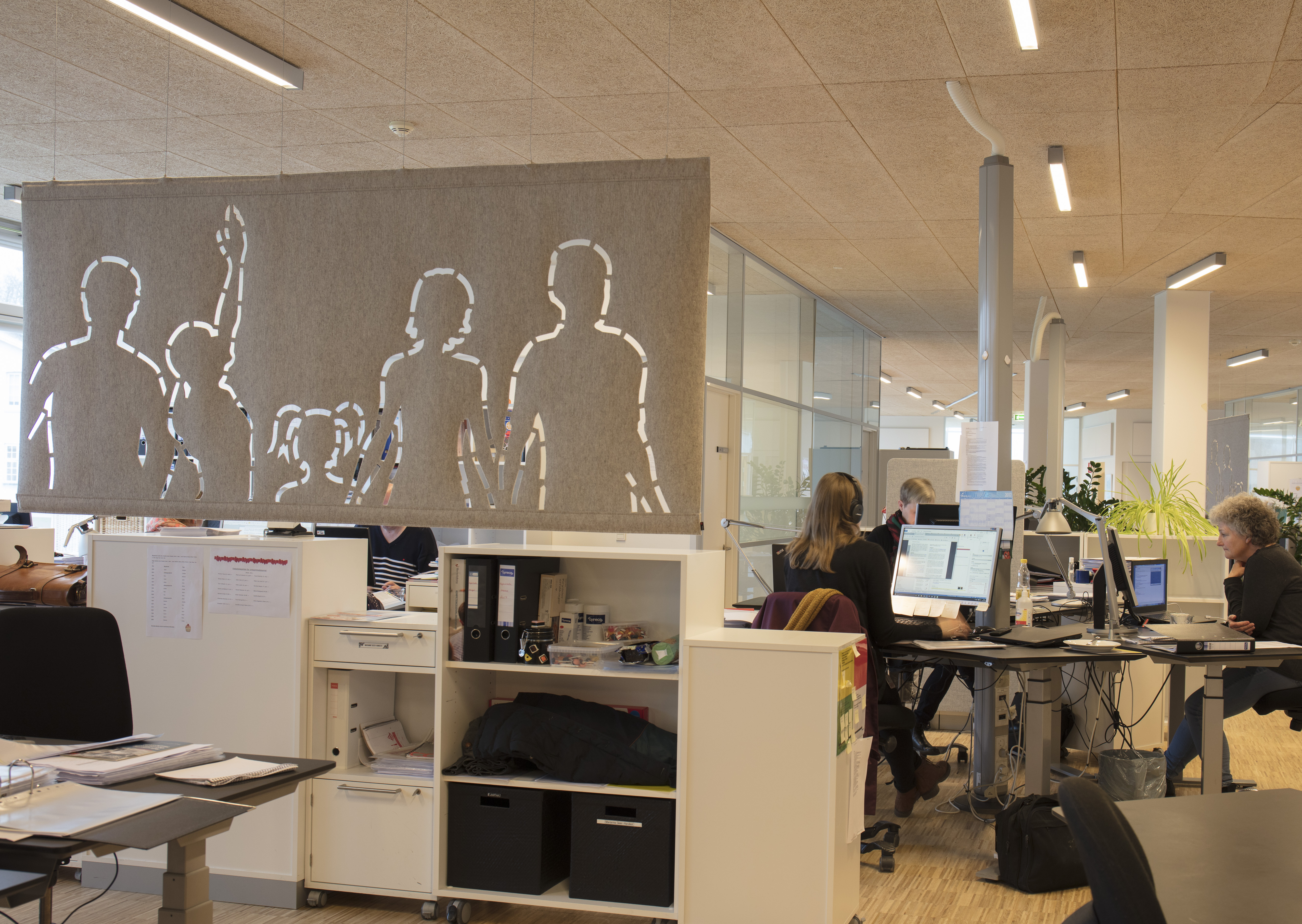 Filt som rumdeler udskåret med mønster