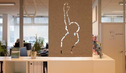 Filt som rumdeler udskåret med mønster