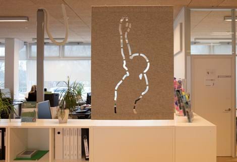 Filt som rumdeler udskåret med mønster