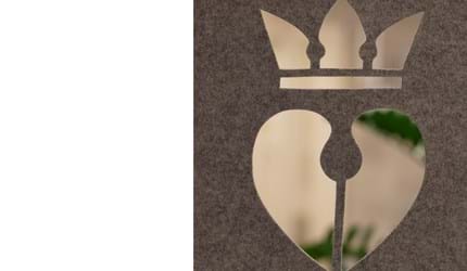 Filt som rumdeler udskåret med mønster