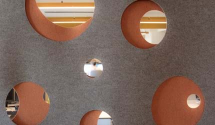 anthracite filttæppe på kontor