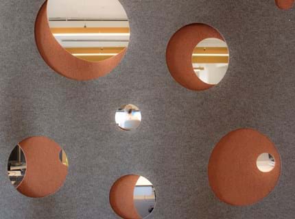 anthracite filttæppe på kontor