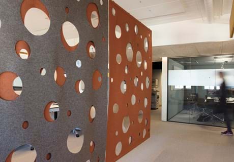 CoverDouble i brun orange på kontor