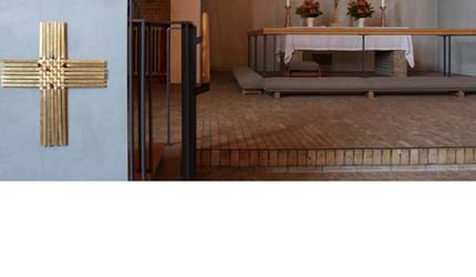 vævet sisal løber i kirke