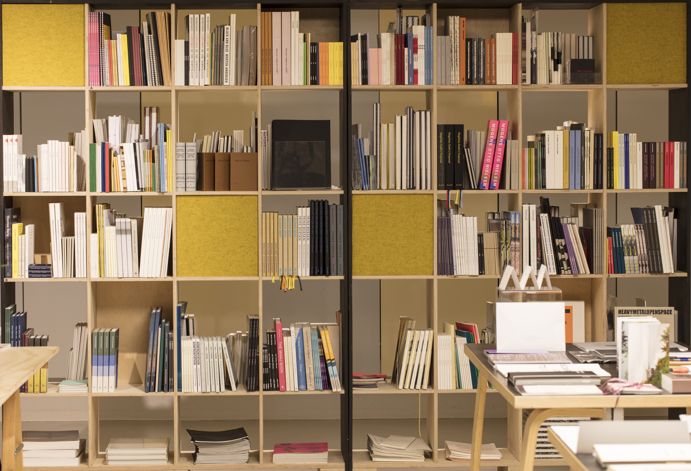 bogreoler med filt dekoration