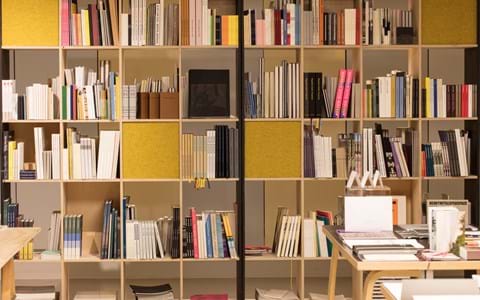 bogreoler med filt dekoration