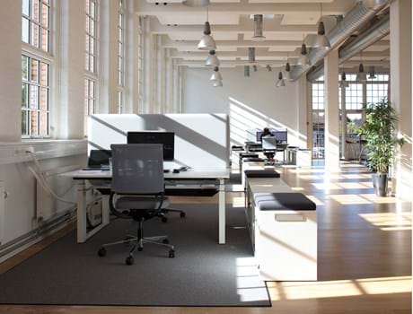 Arctic tæpper i kontor hos Mazda (2)