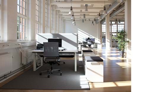 Arctic tæpper i kontor hos Mazda (2)