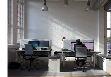 Arctic tæpper i kontor hos Mazda (4)