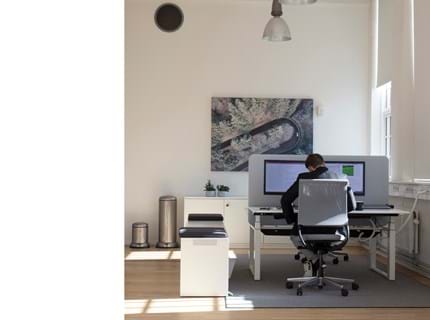 Arctic tæpper i kontor hos Mazda (6)