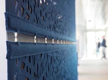 Økonomi og indenrigsministeriet, CoverSingle, fraster, filt, cover, rumafskærmning, roomdivider, akustik, uld filt, inspiration, design, indretning, afskærmning, filt på glas,