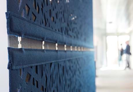 Økonomi og indenrigsministeriet, CoverSingle, fraster, filt, cover, rumafskærmning, roomdivider, akustik, uld filt, inspiration, design, indretning, afskærmning, filt på glas,