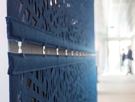 Økonomi og indenrigsministeriet, CoverSingle, fraster, filt, cover, rumafskærmning, roomdivider, akustik, uld filt, inspiration, design, indretning, afskærmning, filt på glas,