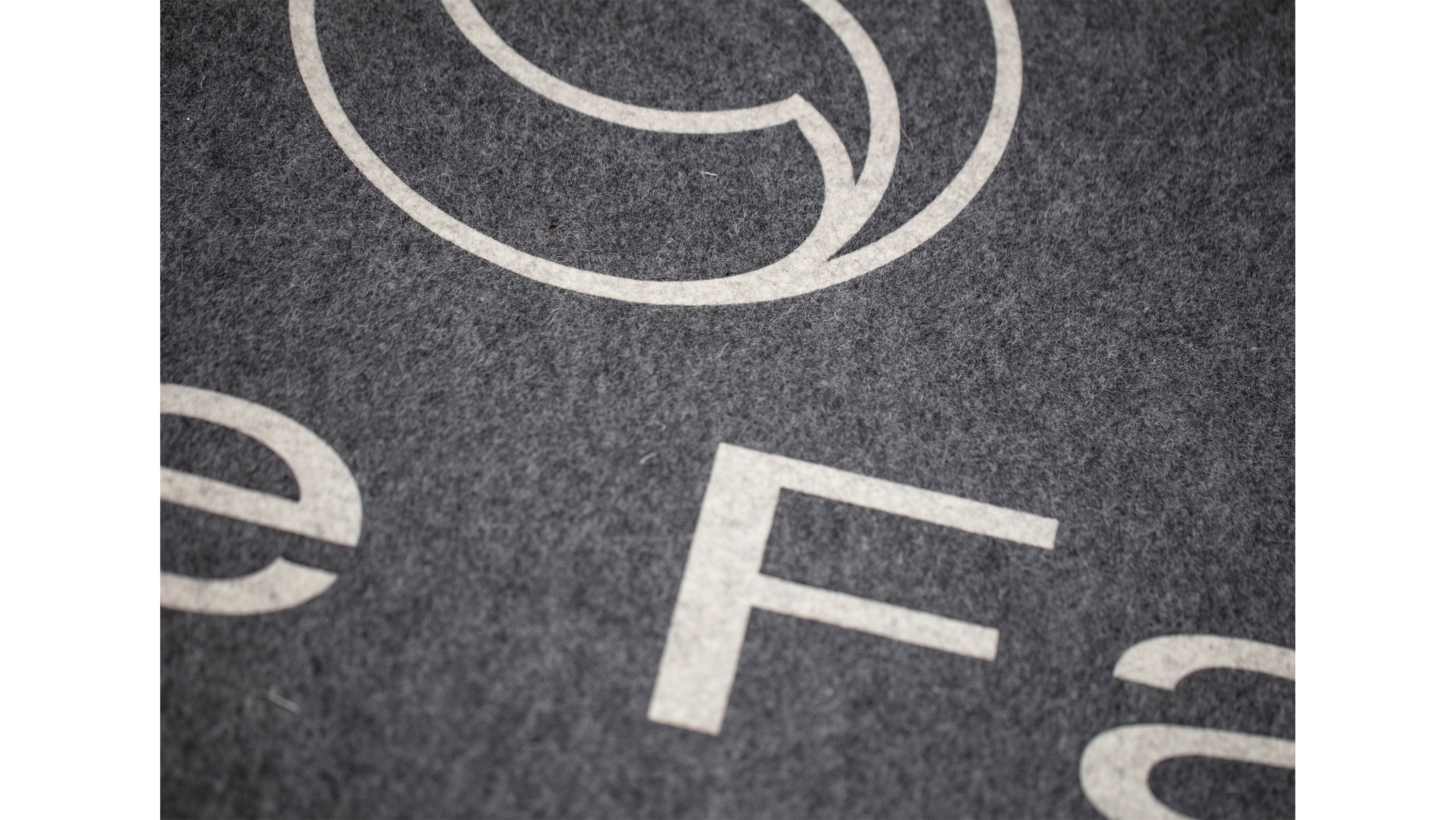 Filttæppe design Pierre Fabre