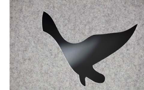 Filt gardin med fugle udskæringer på kontor (2)