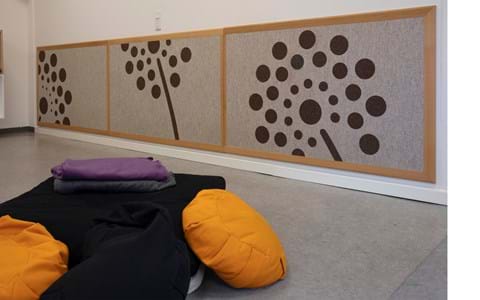 PinDot design tavle i filt på stress klinik (4)