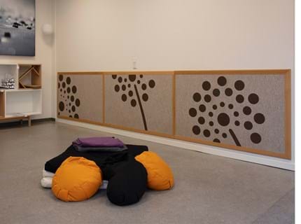 PinDot design tavle i filt på stress klinik (8)