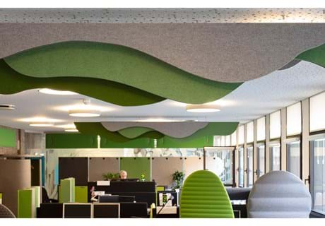 Puff akustik paneler i filt nedhængt fra loft (2)