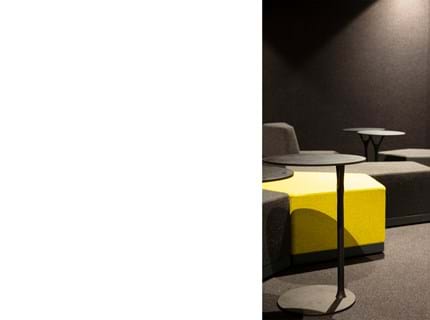 Fraster filt på væg i bibliotek