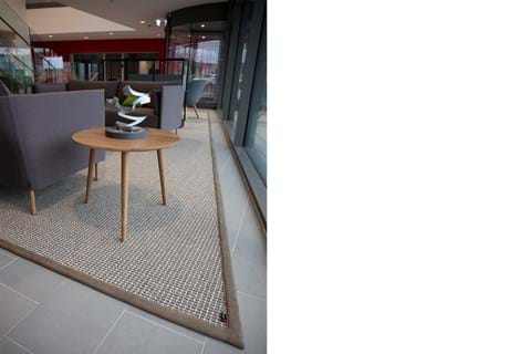 Afpasset sisal tæppe kvalitet Almadi i lounge
