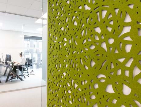 lydæmpning med Cover i filt med udskæringer