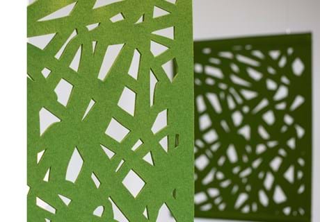 detalje af grøn rumdeler i filt