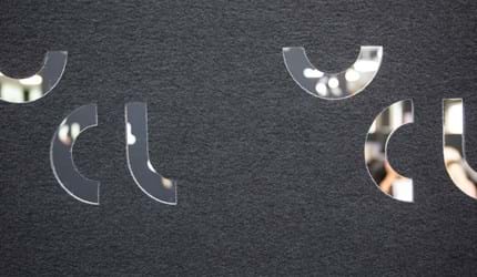 Rumdelere i filt i kantine på universitet med udskæringer (2)