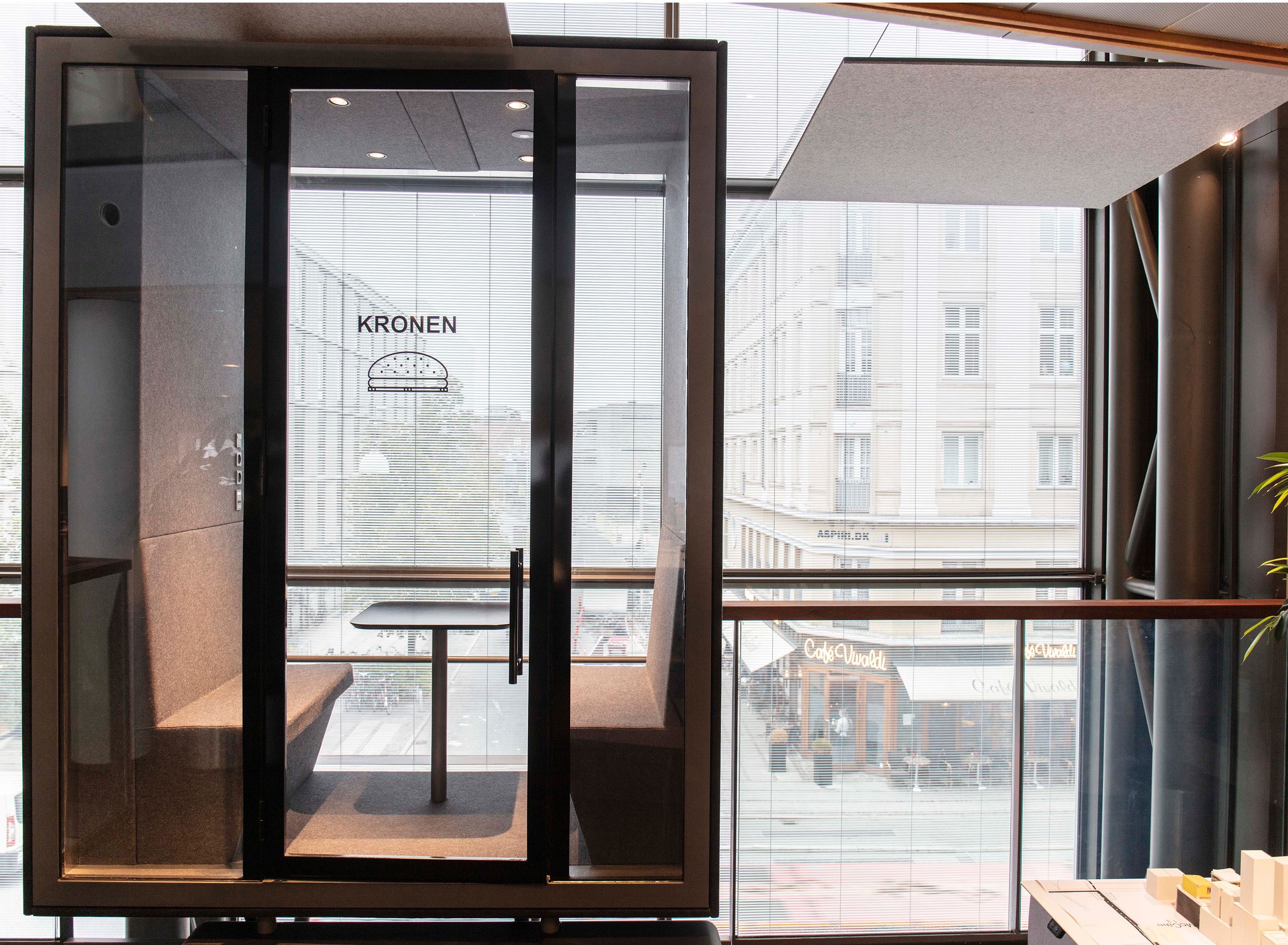 akustisk løsning, acoustic, decoration and acoustic, wool felt, baffles, vandret akustik løsning