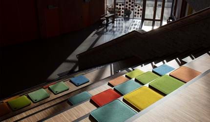 Bjørlien skole filtsæder på trappe