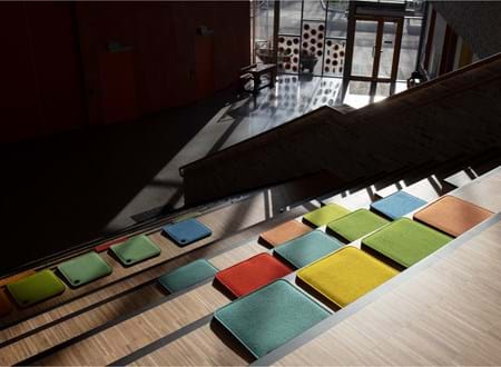 Bjørlien skole filtsæder på trappe