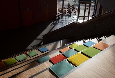 Bjørlien skole filtsæder på trappe