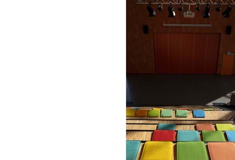 Bjørlien skole filtsæder på trappe (4)