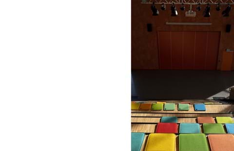 Bjørlien skole filtsæder på trappe (4)