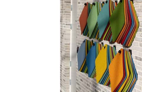 Bjørlien skole filtsæder på trappe (5)