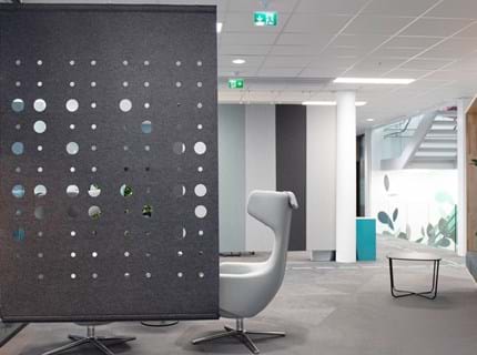 CoverSingle rumdeler i filt nedhængt fra loft