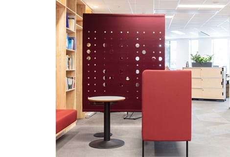 CoverSingle rumdeler i filt nedhængt fra loft