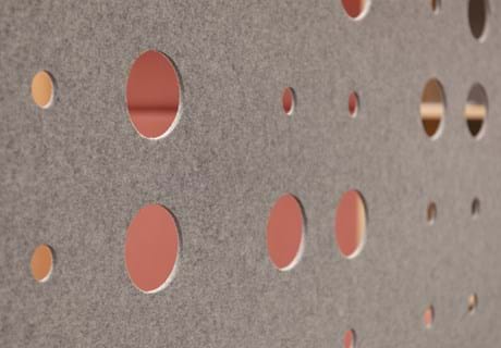 CoverSingle rumdeler i filt nedhængt fra loft