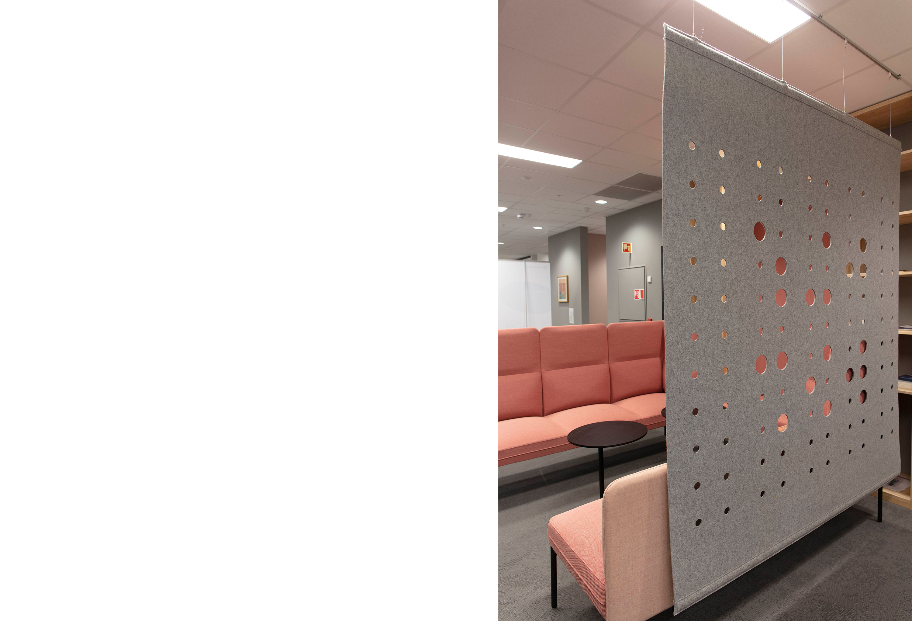 CoverSingle rumdeler i filt nedhængt fra loft